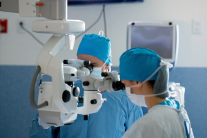 В клинике "Офтальмика" выполнена витреоретинальная операция